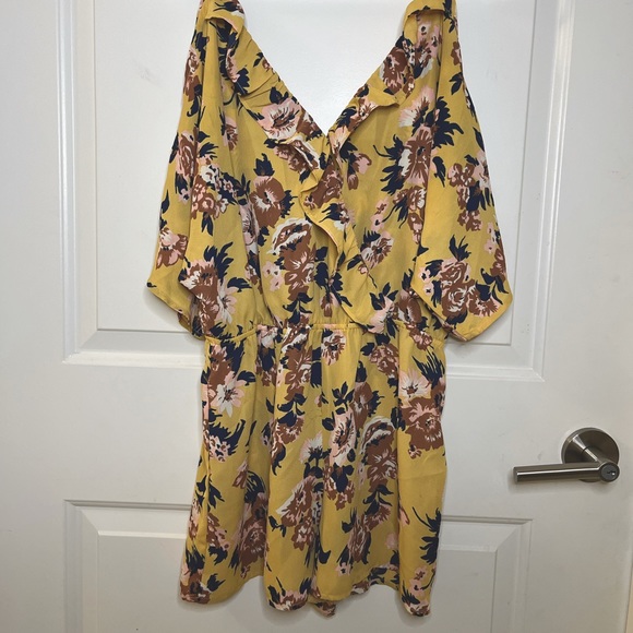 YELLOW FLORAL ROMPER - Picture 2 of 4